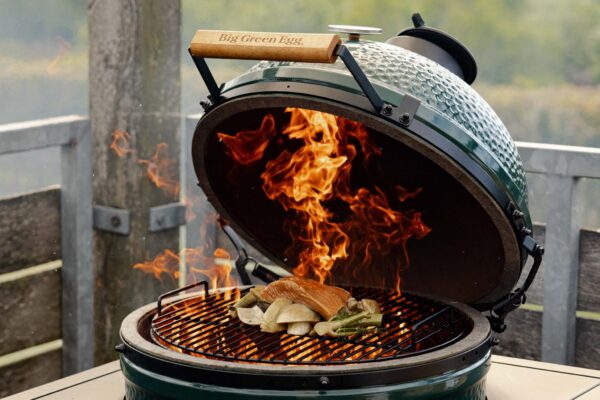 Big Green Egg - Chapel Down - LR-66